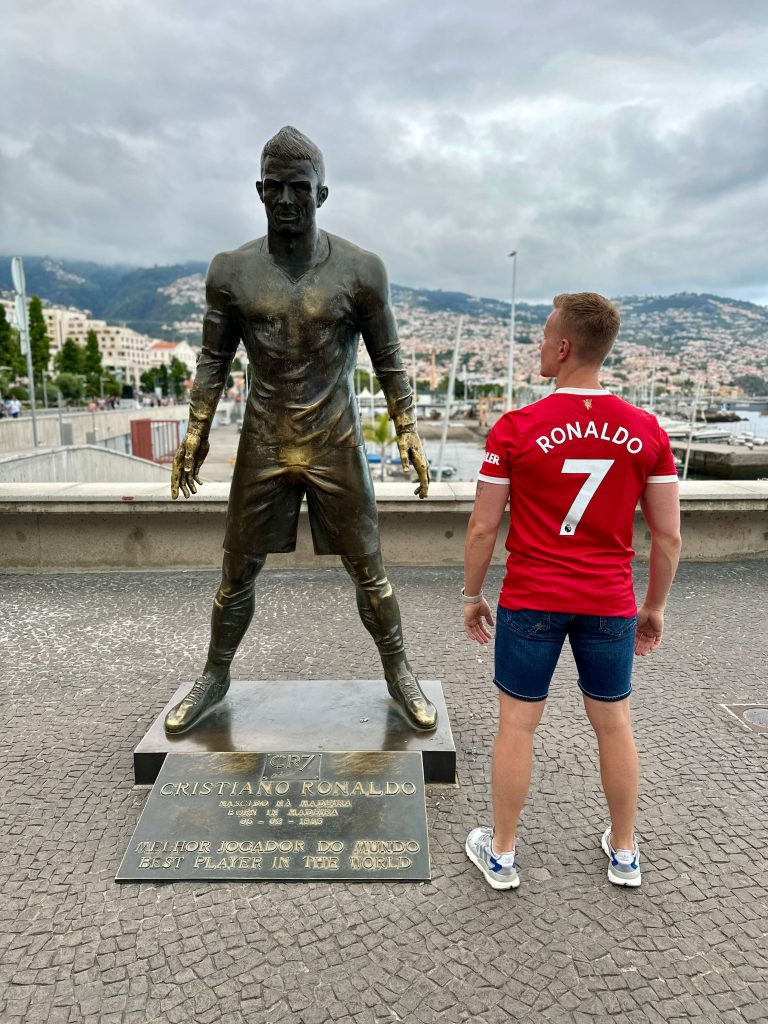socha Ronalda vo Funchali