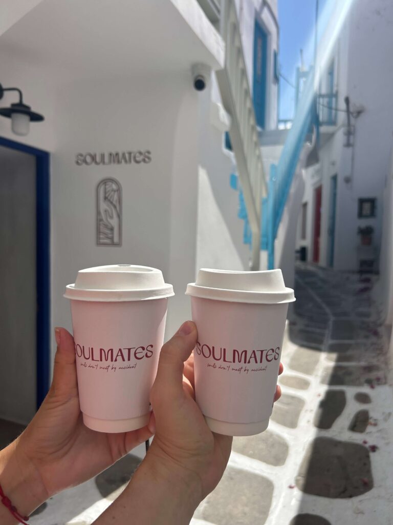 Kaviareň Soulmates na Mykonose.
